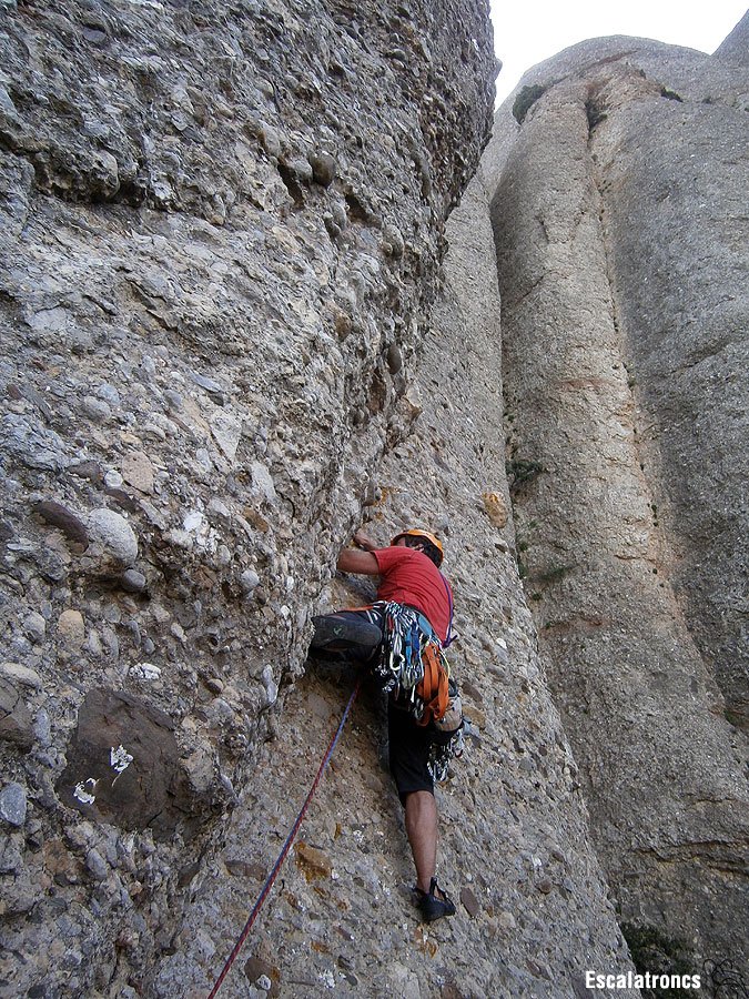 Primers metres del segon llarg (Foto: Koki G.)